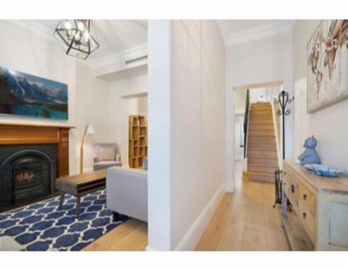 Elegant Renovated Terrace Close To City image 15