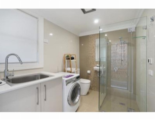 Elegant Renovated Terrace Close To City image 17