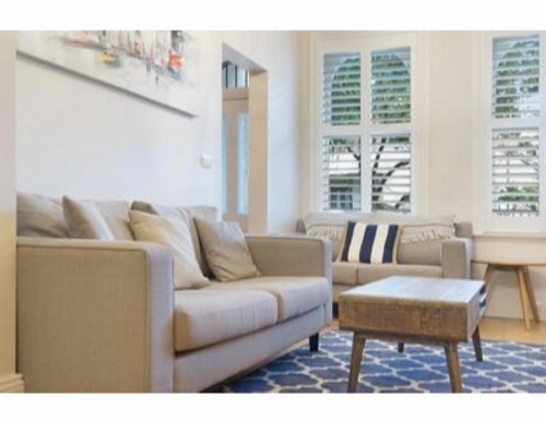 Elegant Renovated Terrace Close To City image 22