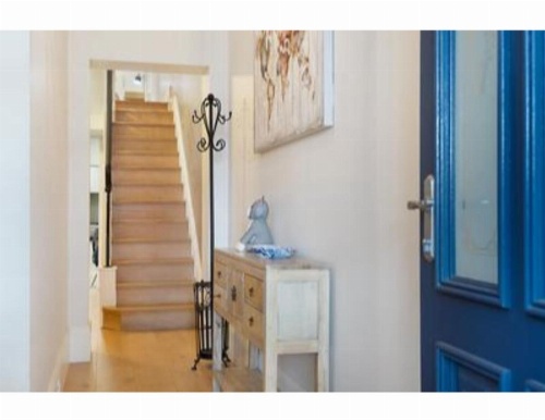 Elegant Renovated Terrace Close To City image 24