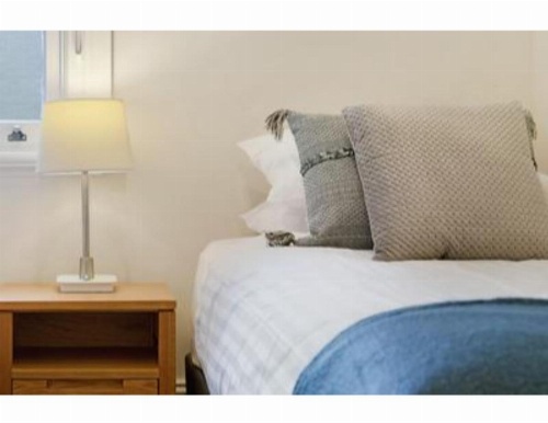 Elegant Renovated Terrace Close To City image 25