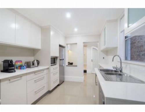 Elegant Renovated Terrace Close To City image 28