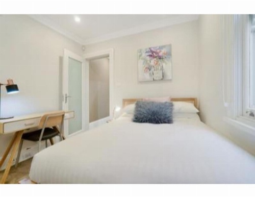 Elegant Renovated Terrace Close To City image 31