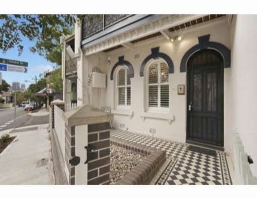 Elegant Renovated Terrace Close To City image 4