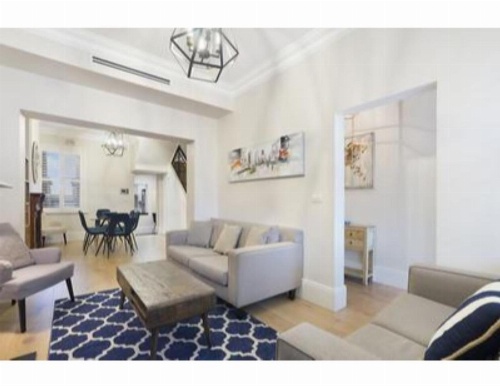 Elegant Renovated Terrace Close To City image 9